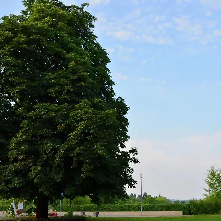 Mit Eigener Terrasse In Hueddingen 아파트